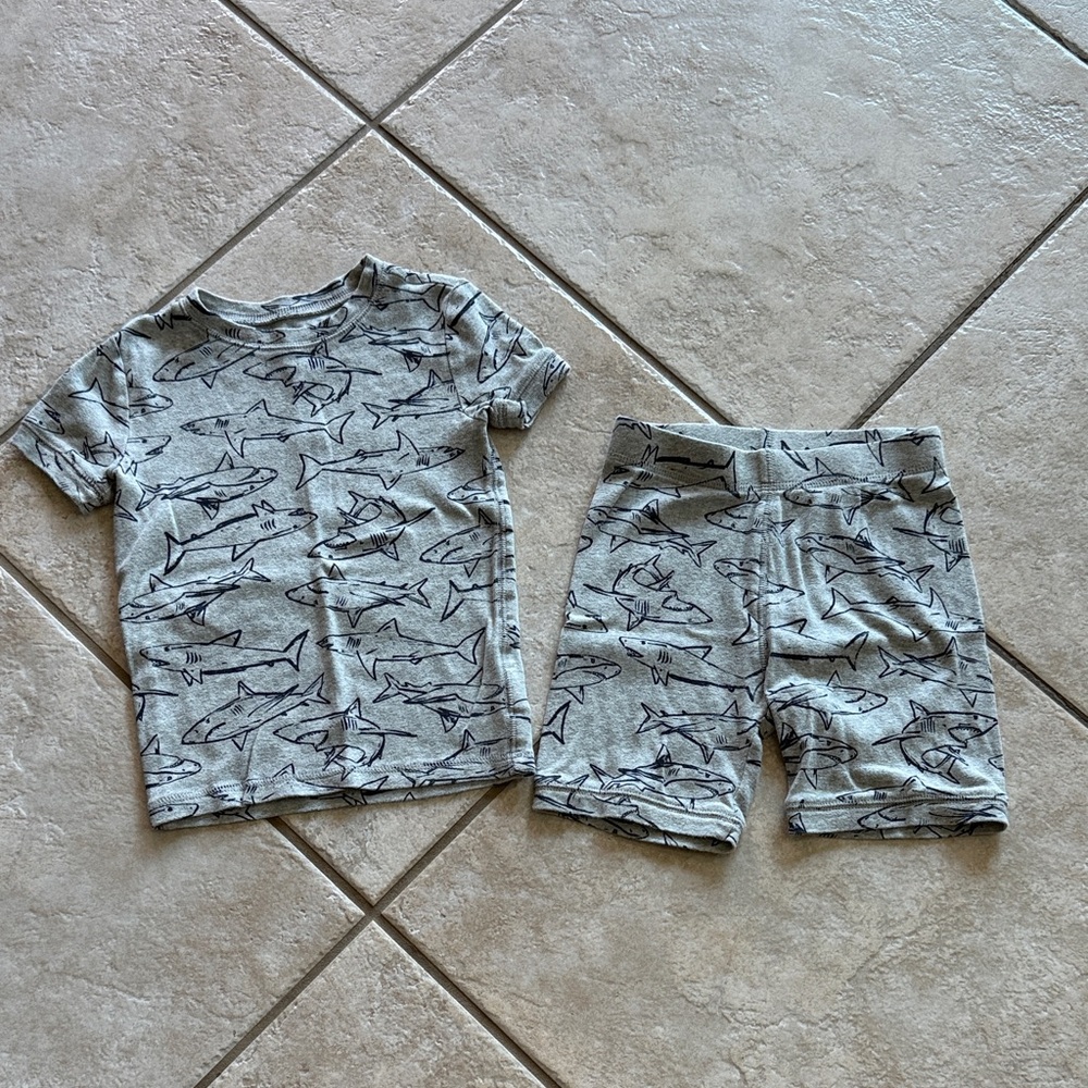 GAP Kids Gray Shark Organic Cotton Pajama Set Size 6